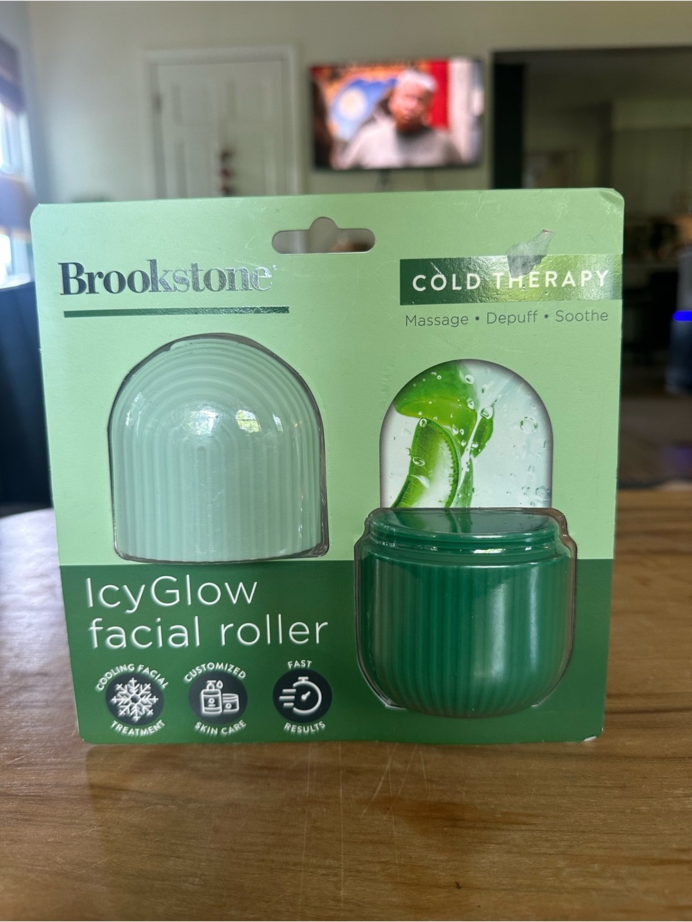 Brookstone IcyGlow Dual-Tone Facial Cold Roller – Mint Green & Forest Green new